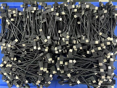 30000PCS USB-C dan USB-C ga 90 daraja egilgan